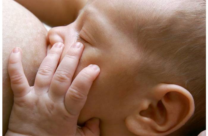 Πικάντικα φαγητά και θηλασμός: Επηρεάζουν ή όχι το μωρό;