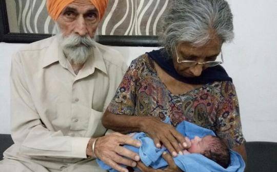 Γυναίκα απέκτησε μωρό στα 70 χρόνια της