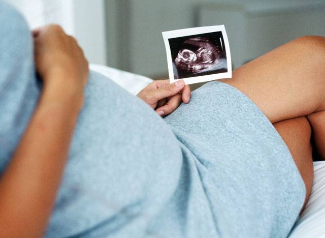 Πώς μεγαλώνει το έμβρυο στην κοιλιά της μαμάς - συγκλονιστικό βίντεο