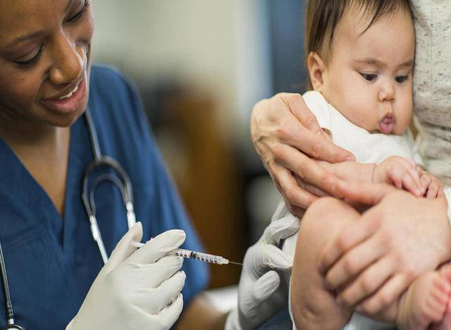 Μύθοι και αλήθειες για τα εμβόλια στα μωρά
