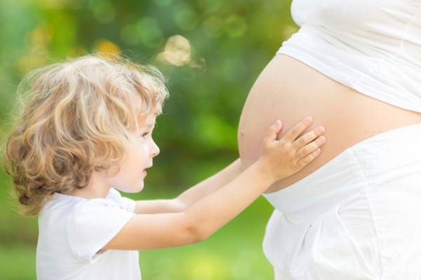Πως θα ισορροπήσετε με τον καλύτερο τρόπο το γεγονός της εγκυμοσύνης σας και το ότι είστε ήδη μητέρα ενός μικρού παιδιού