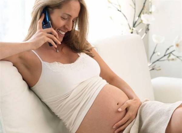 Τι συμβαίνει στο αγέννητο μωρό σας όταν χτυπά το κινητό;