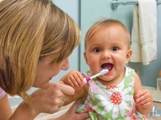 Πως φροντίζουμε τα δόντια του μωρού μας;