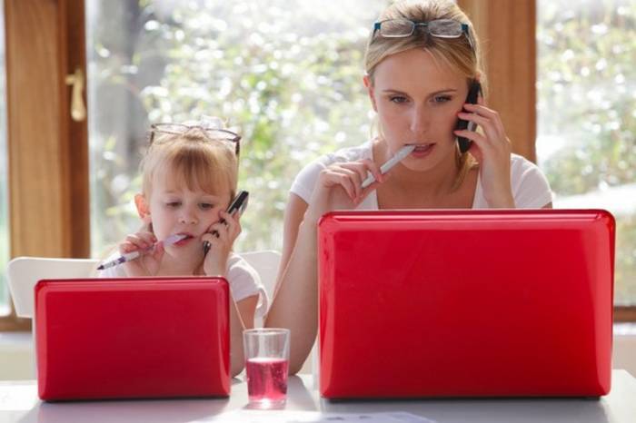 Εργασία από το σπίτι: 5 τρόποι να εξισορροπήσετε παιδιά και εργασία