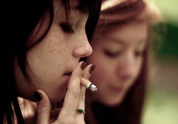 Το κάπνισμα συνδέεται με προβλήματα υγείας στην εφηβική ηλικία