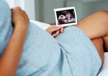 Πώς μεγαλώνει το έμβρυο στην κοιλιά της μαμάς - συγκλονιστικό βίντεο