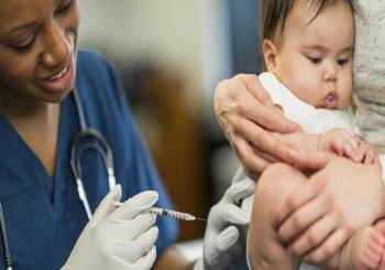 Μύθοι και αλήθειες για τα εμβόλια στα μωρά
