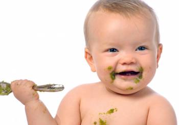 Αρχίζοντας στερεή τροφή στο μωρό σας