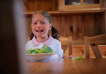 Το παιδί σας αρνείται να φάει λαχανικά. Τι πρέπει να κάνετε;