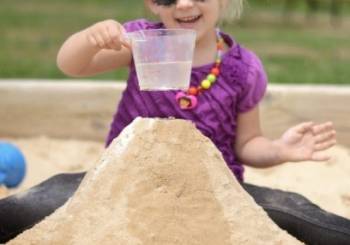 Καλοκαιρινές δραστηριότητες για παιδιά: Ηφαίστειο από άμμο!