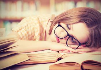 Εφηβεία και ύπνος: Γιατί οι έφηβοι δεν κοιμούνται πολύ;