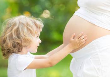 Πως θα ισορροπήσετε με τον καλύτερο τρόπο το γεγονός της εγκυμοσύνης σας και το ότι είστε ήδη μητέρα ενός μικρού παιδιού