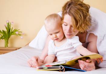 Διαβάζοντας στο μωρό σας