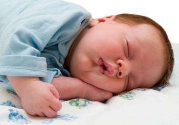 Πώς να κρατήσετε το μωρό δροσερό κατά την διάρκεια του ύπνου.