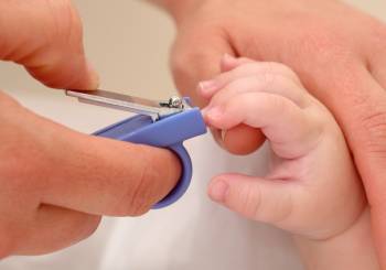 Πως να φροντίσετε τα νύχια του μωρού σας;