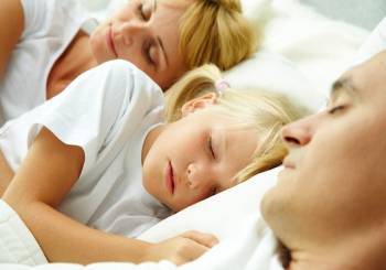 Ύπνος. Κοιμάστε με το παιδί σας;